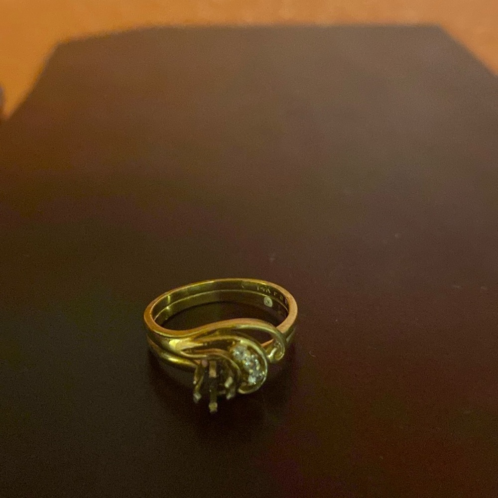 Gold and diamonds ring